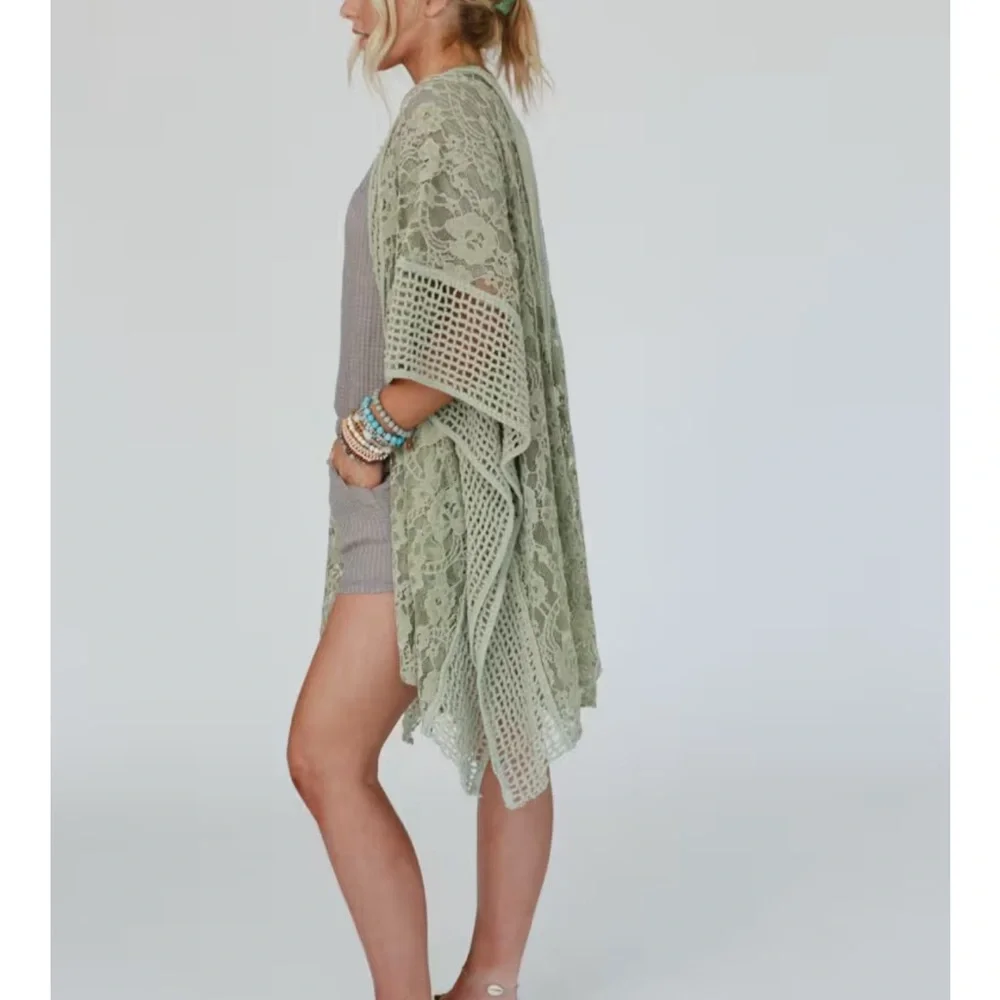 BREEZY FLORAL LACE KIMONO - Picture 4 of 12